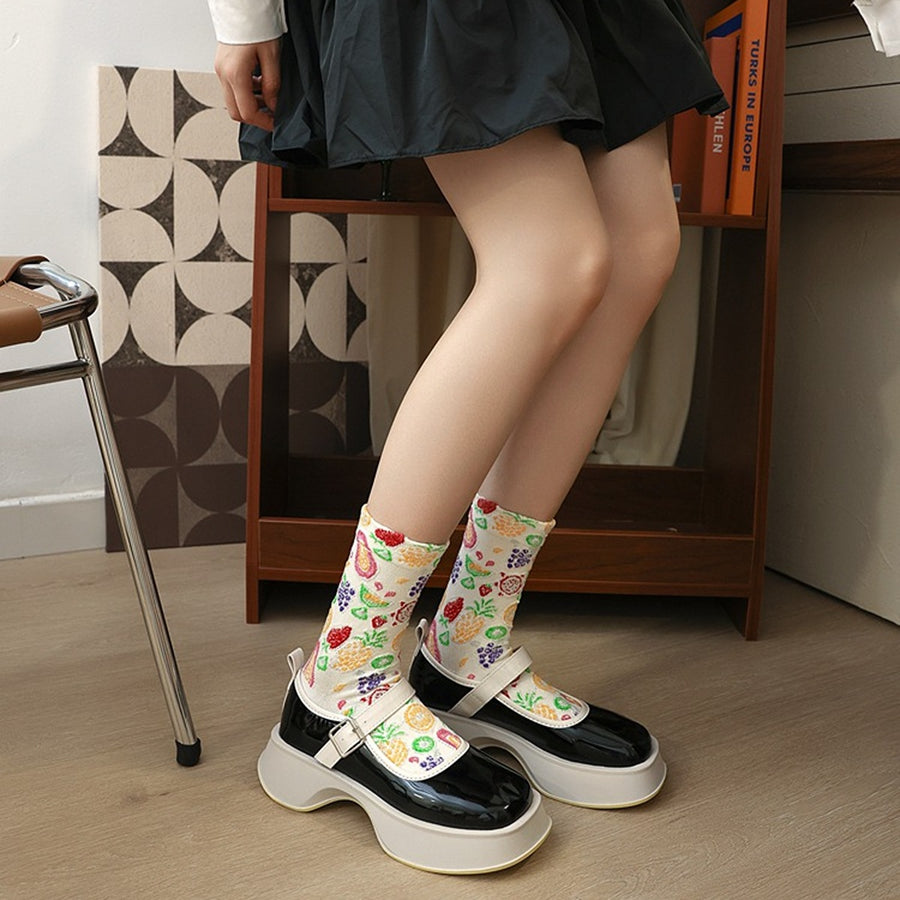 socks in black with patterned and crew length