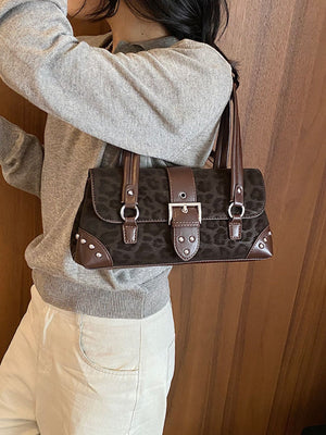 black shoulder bag with snap and leopard