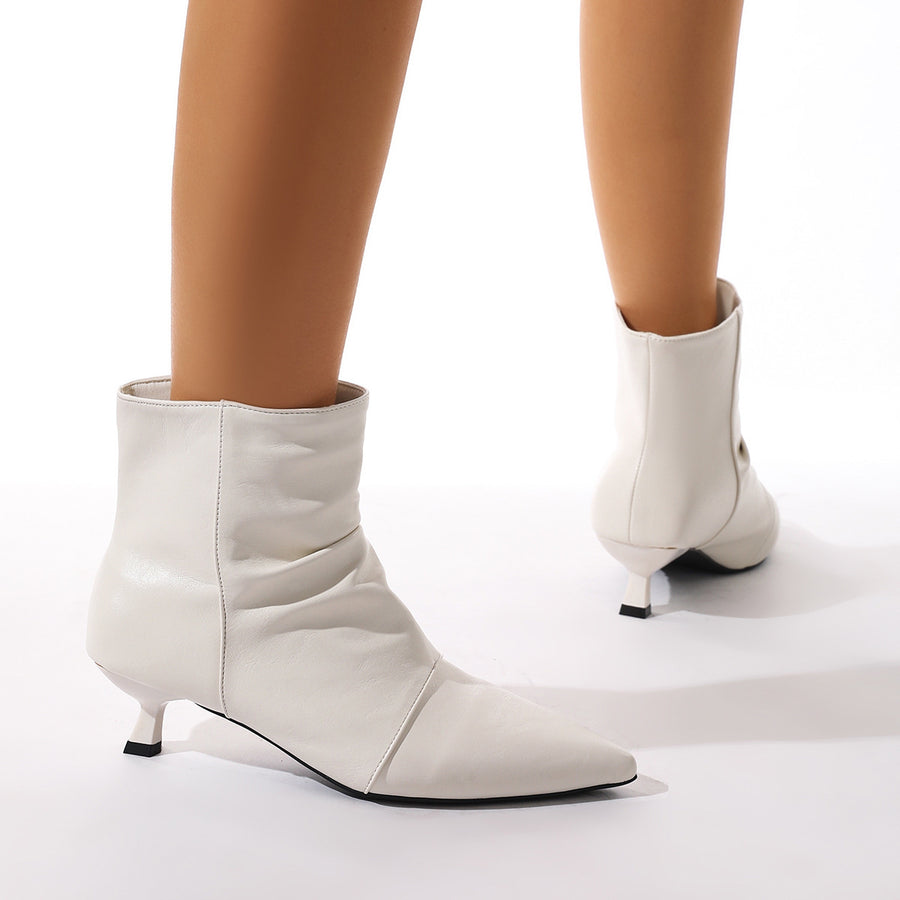 boots in Black with pointed toe and ankle-length