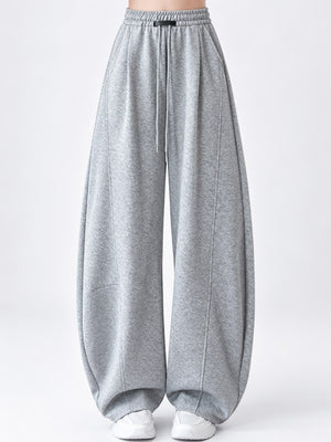 sweatpants in light gray featuring seam detail and loose fit