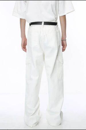 Light wide-leg cargo trousers with pleats and side pockets