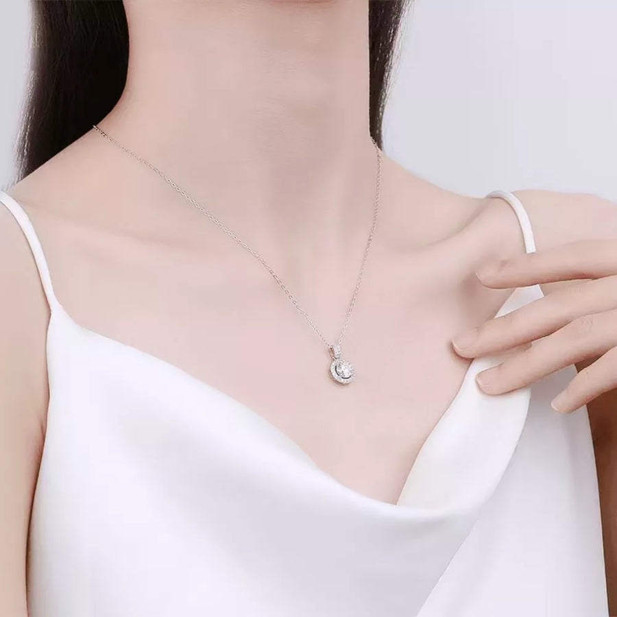 925 sterling silver,Moissanite Carat weight: 1ct Care instructions: Avoid wearin necklace in clear with straight silhouette