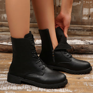 boots in Black with round toe and ankle-length