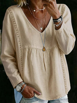 blouse in Black with lace trimmed and hip-length