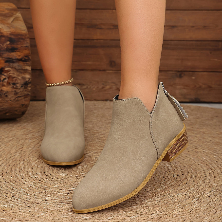 ankle boots in light brown with V-cut and ankle-length