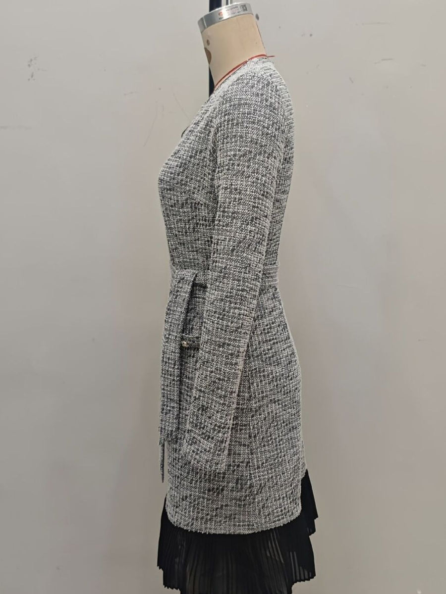 classic shift dress in black with round neck