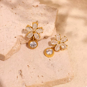 earrings in Gold with floral and flower design