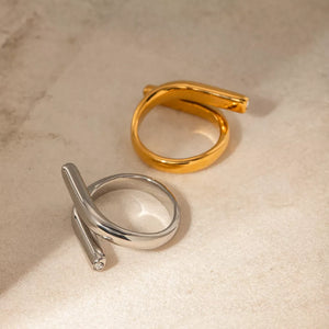 18K Gold-Plated,Stainless Steel,Rhinestone,Silver-plated Care instructions: Avoi ring in Gold with bypass silhouette