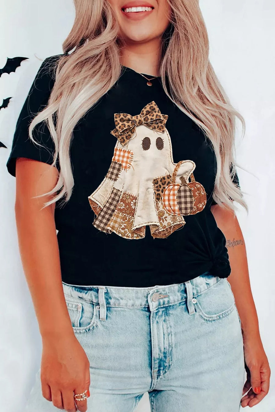 t-shirt in cream with applique and short sleeve
