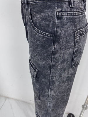 High-Waisted Wide-Leg Cargo Jeans in Black