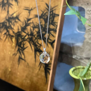 necklace in silver featuring pendant and straight fit