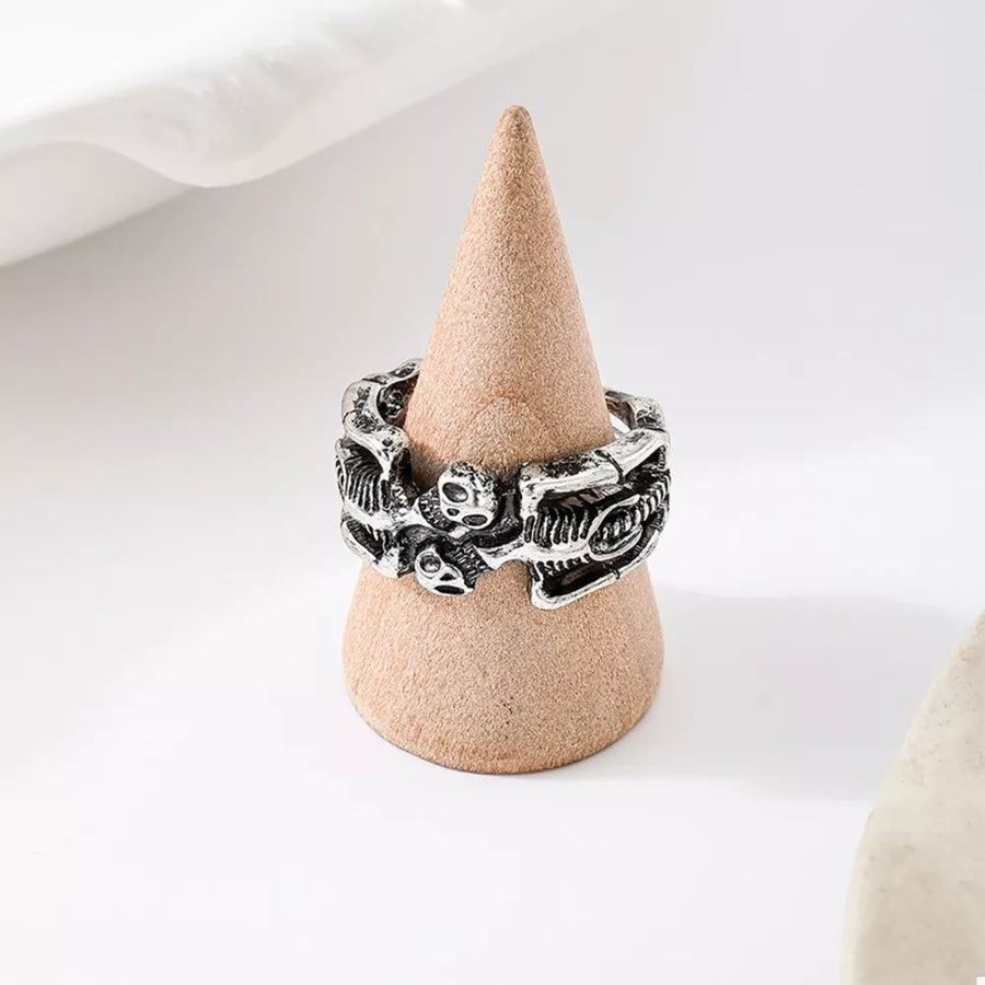 ring featuring skull in Gold with 18K Gold-Plated, Alloy, Silver-plated Care instructions: Avoid wearing during ex texture