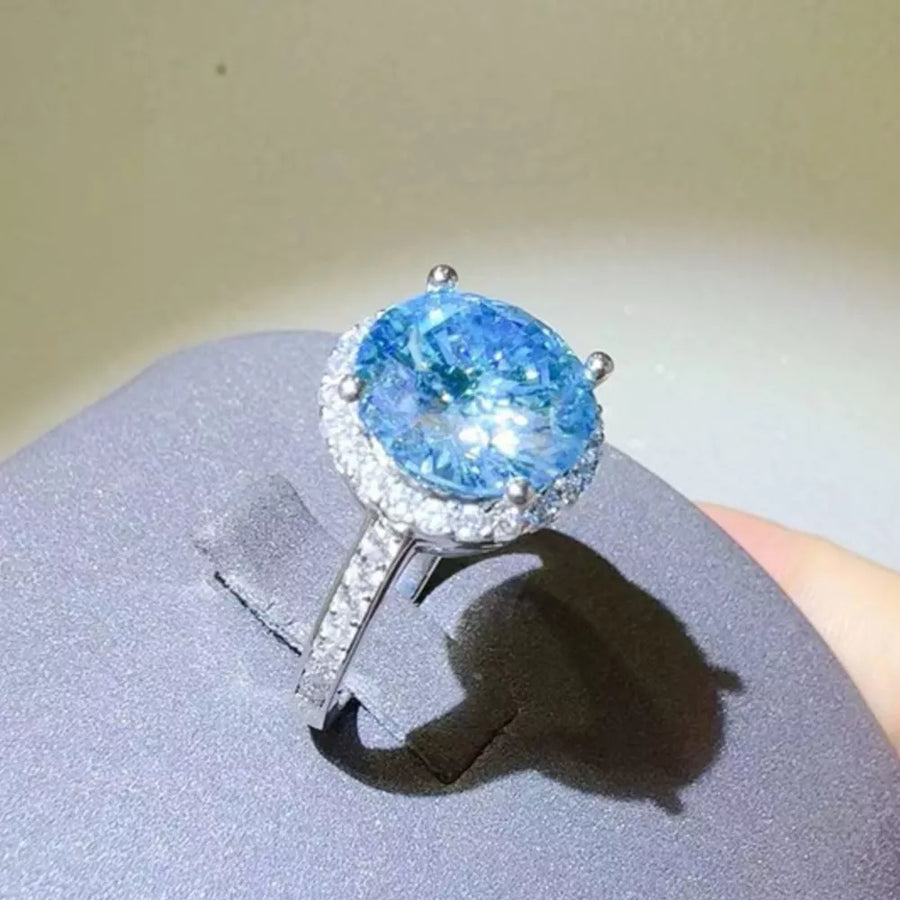 925 sterling silver,Moissanite Carat weight: 1ct Care instructions: Avoid wearin ring in silver with jewelry silhouette