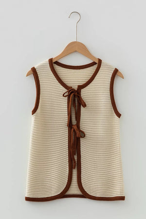 vintage-inspired sweater vest in Beige with round neck
