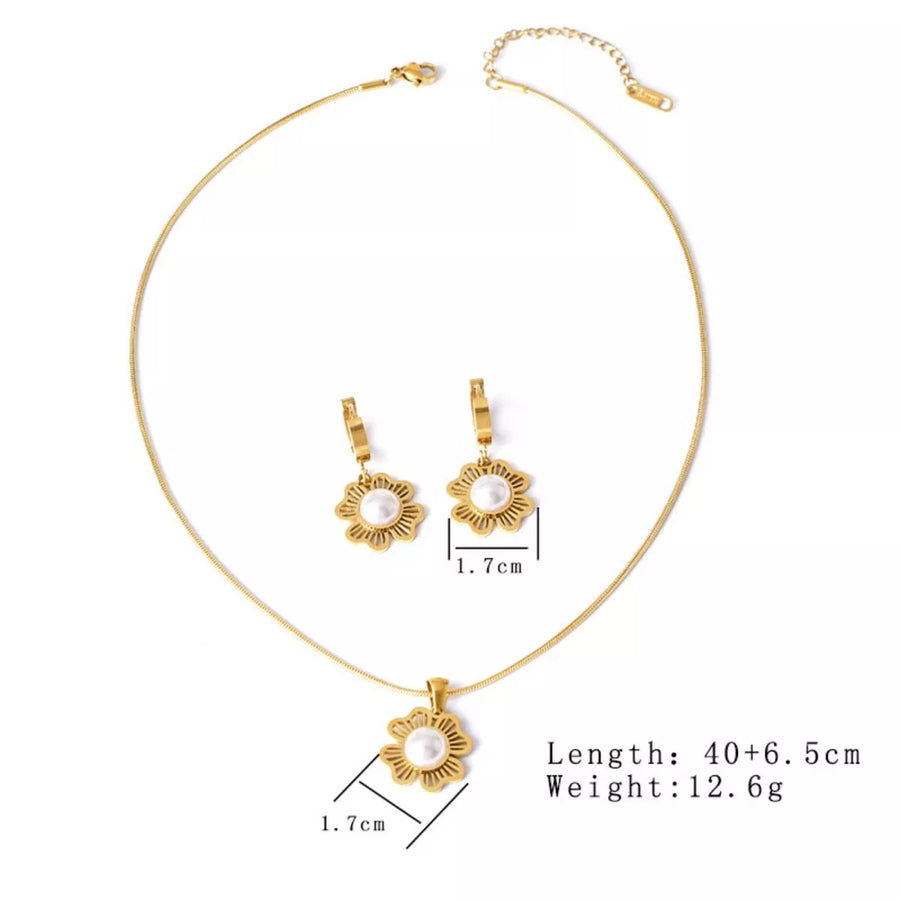 gold Jewelry Set with pearl accent and N/A