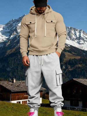 tracksuit in olive green featuring pocketed and relaxed fit