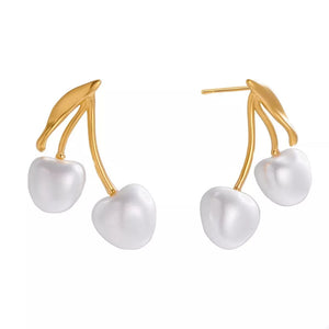 earrings in Gold