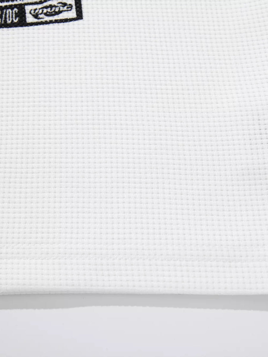t-shirt in white with graphic print and hip-length