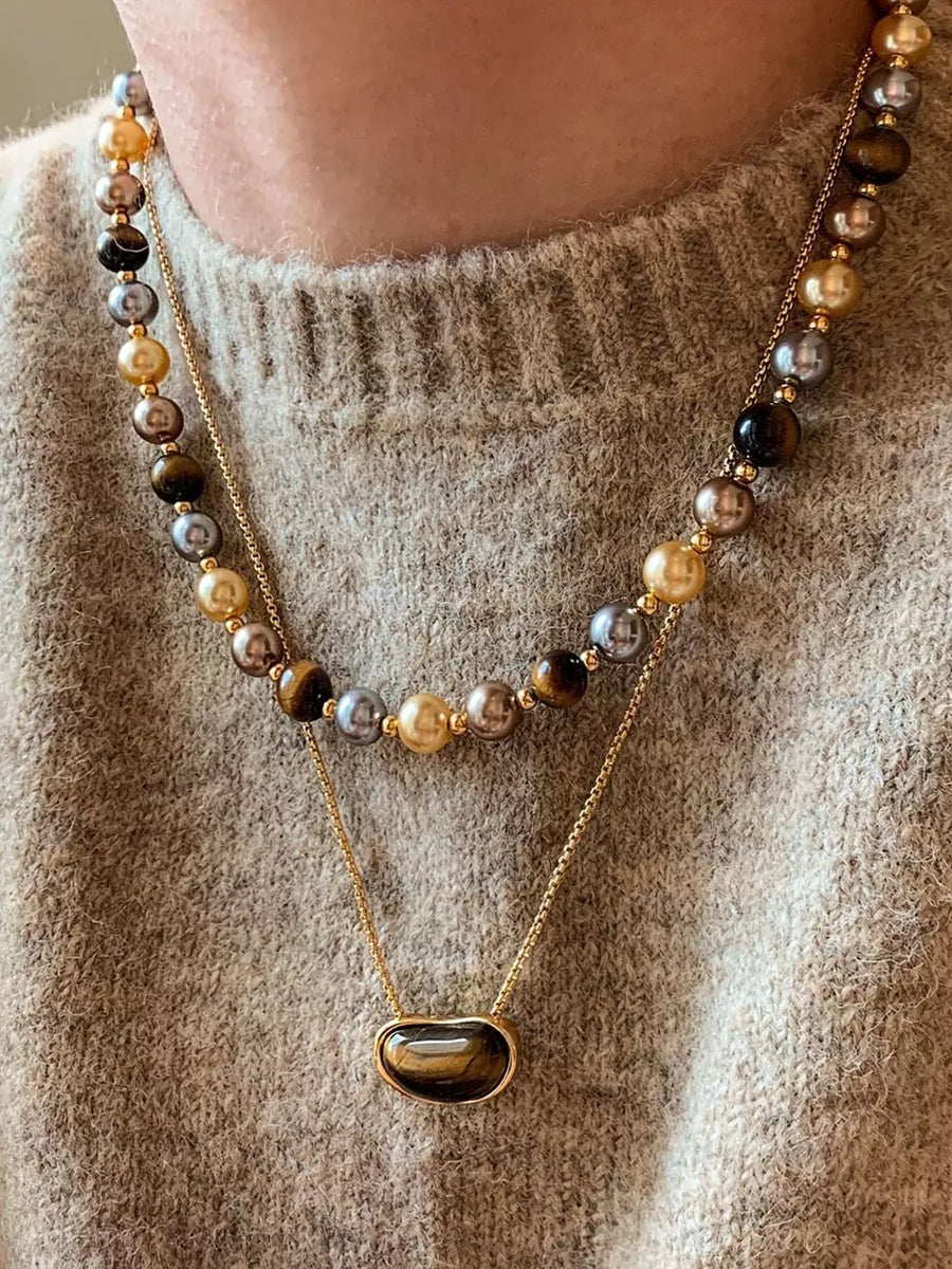 Tiger& necklace in gold with fitted silhouette