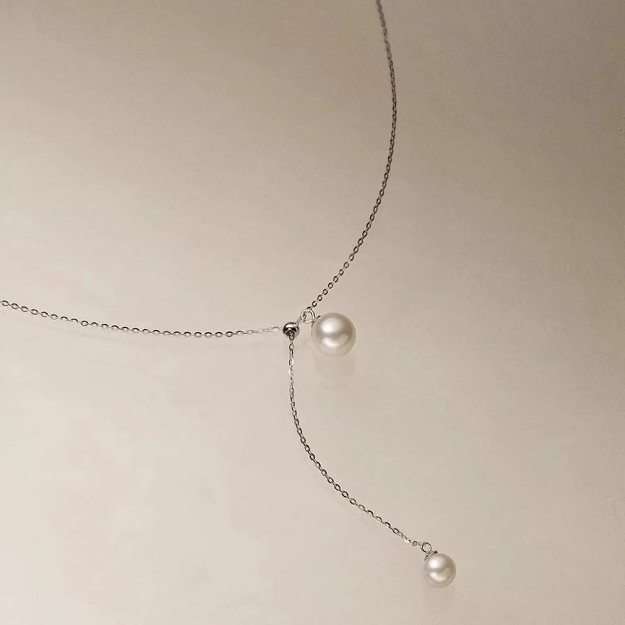 silver necklace with collar and hook-and-eye