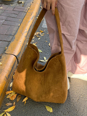 Vintage Hobo Shoulder Bag in camel with single shoulder strap