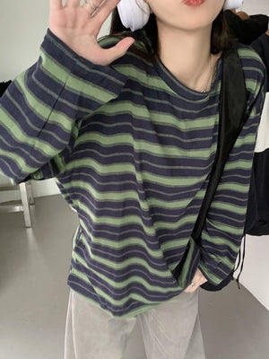 navy blue t-shirt with oversized fit and long sleeve