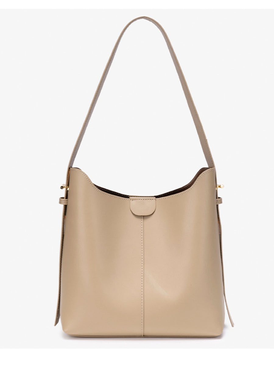 Black handbag with medium and magnetic snap