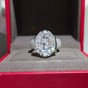 ring in silver featuring oval cut stone and solitaire ring fit