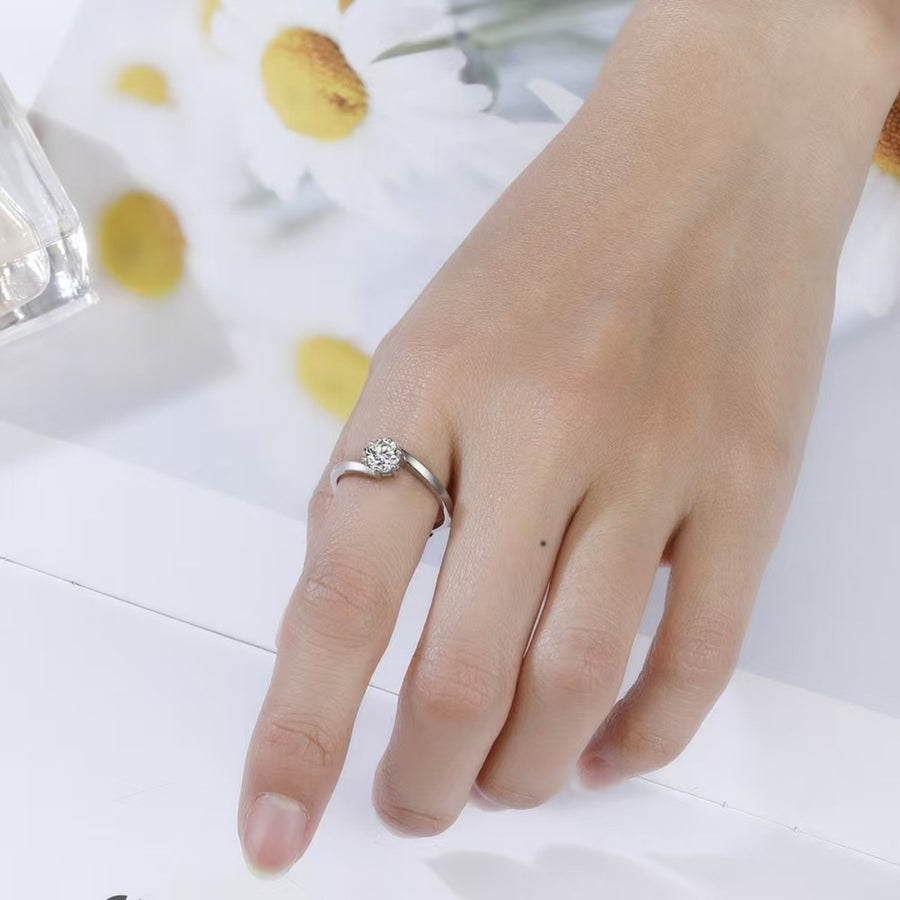 925 sterling silver,Moissanite Carat weight: 1ct Care instructions: Avoid wearin ring in Silver with solitaire silhouette