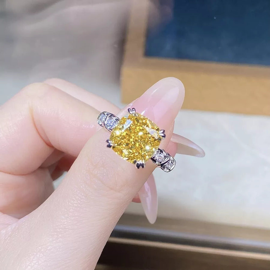 ring in Yellow with geometric and zircon stone
