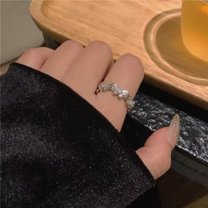 ring in silver featuring open design and open ring fit