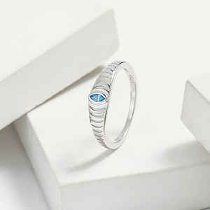 Silver grooved band ring with aquamarine eye detail