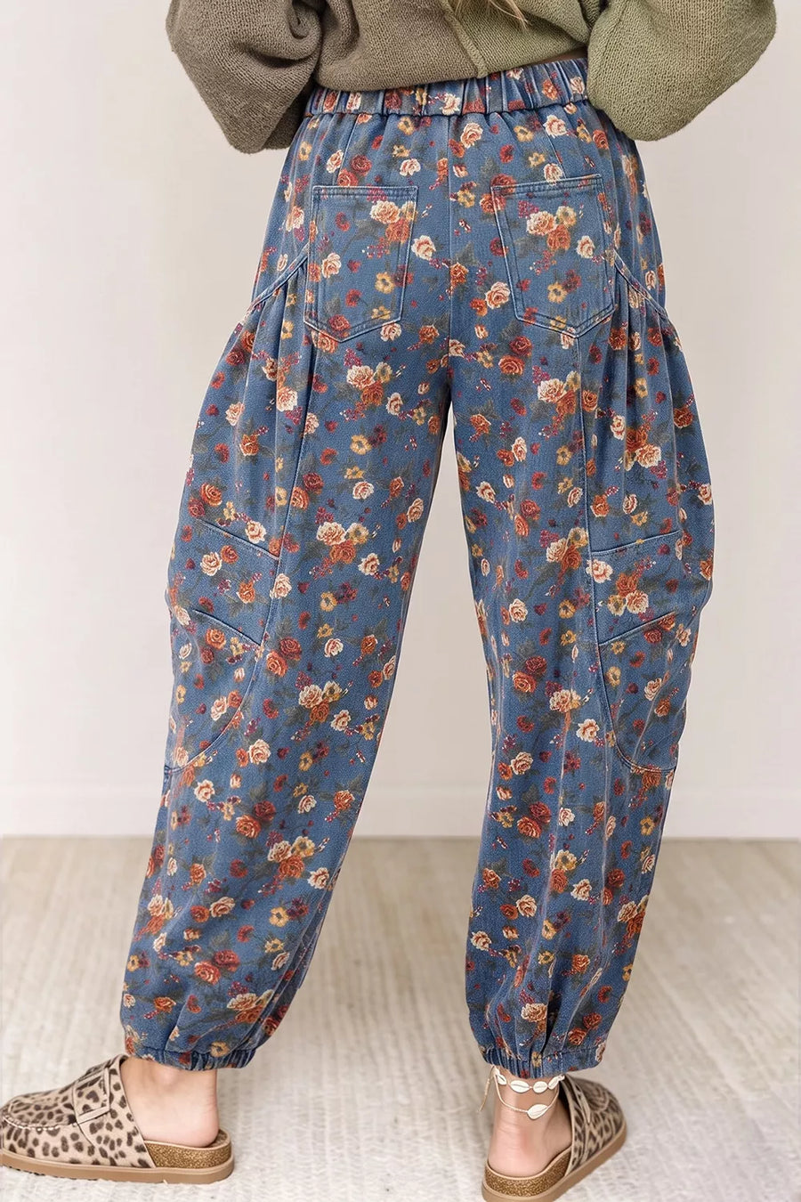 Floral Print Relaxed Fit Jeans in Medium