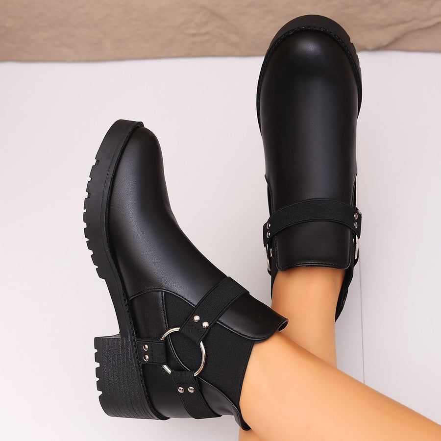 black boots with ankle-length and pull-on