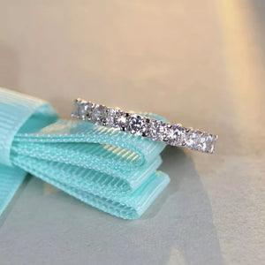 ring in silver featuring zircon stones and straight fit