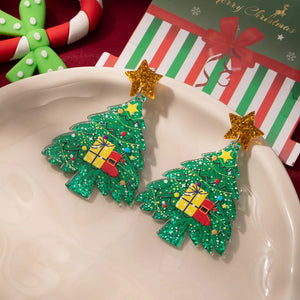 earrings in emerald green featuring glitter detail and christmas tree shape fit