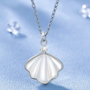 coastal necklace in iridescent white with not applicable