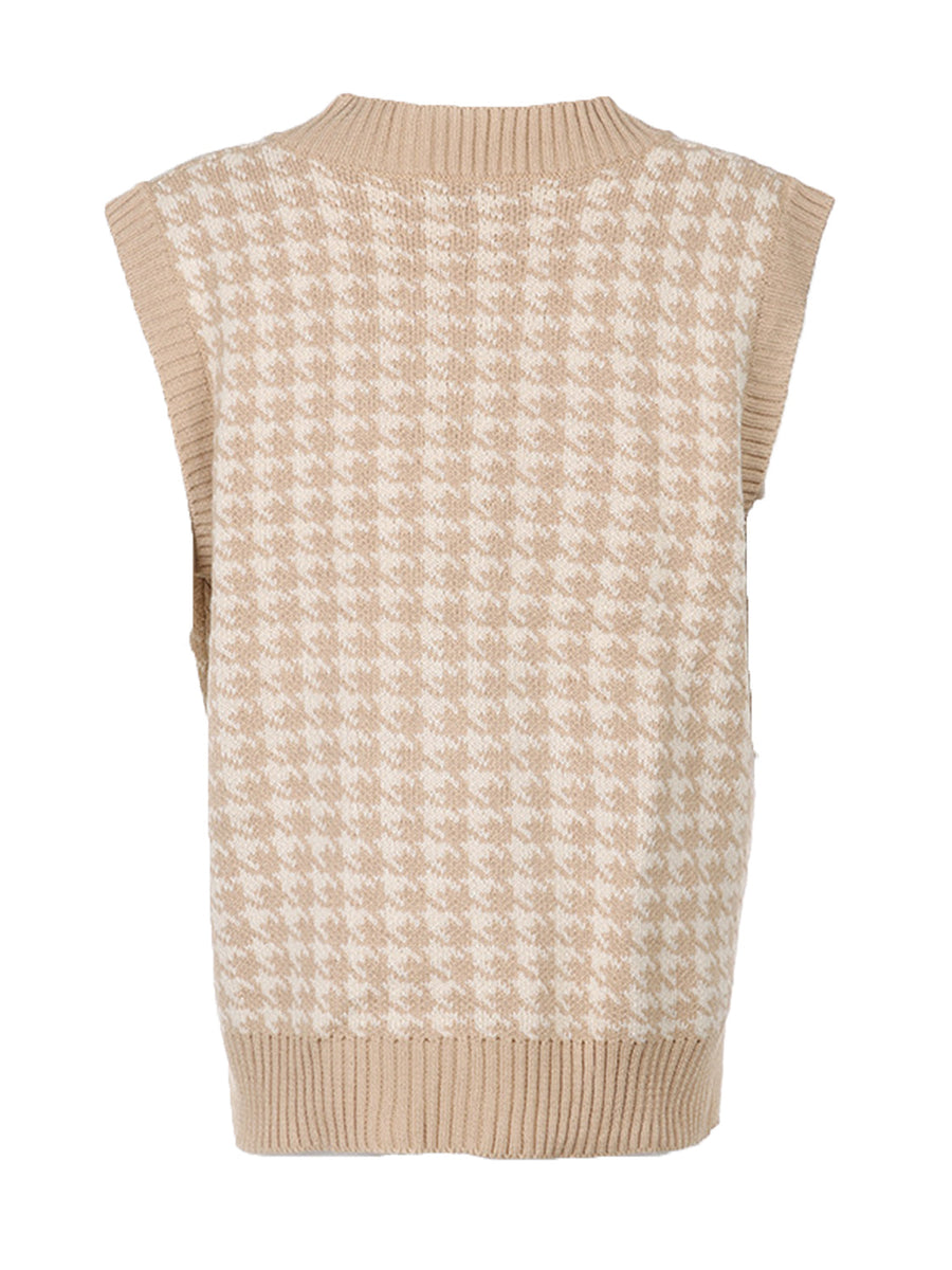 Houndstooth knit v-neck tank top in beige and white with ribbed trim.