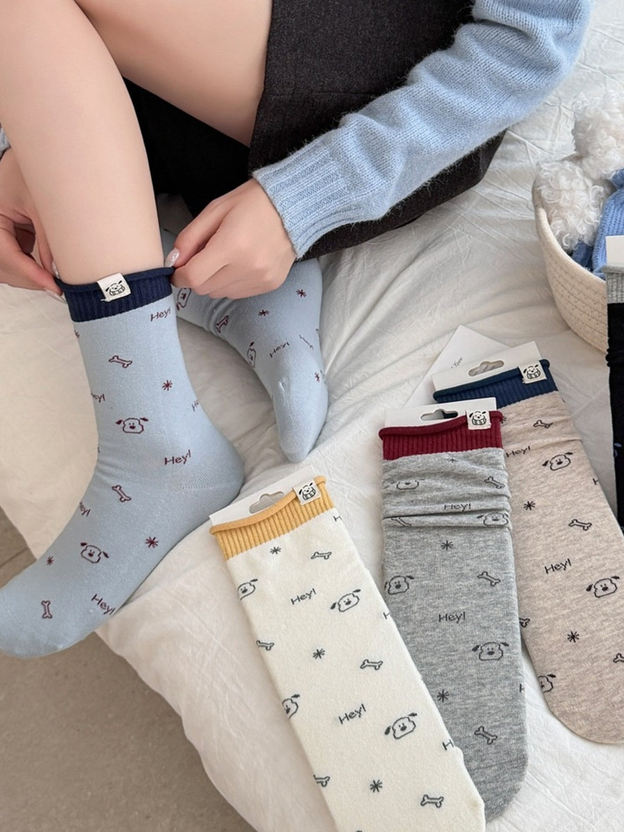 beige socks featuring ribbed cuff and cartoon-print