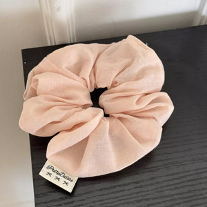 scrunchie in ivory with plaid and 6-piece set