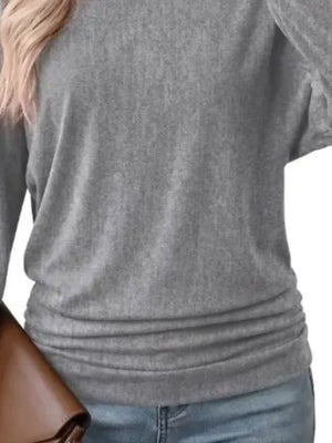 Black t-shirt with hip-length and pullover