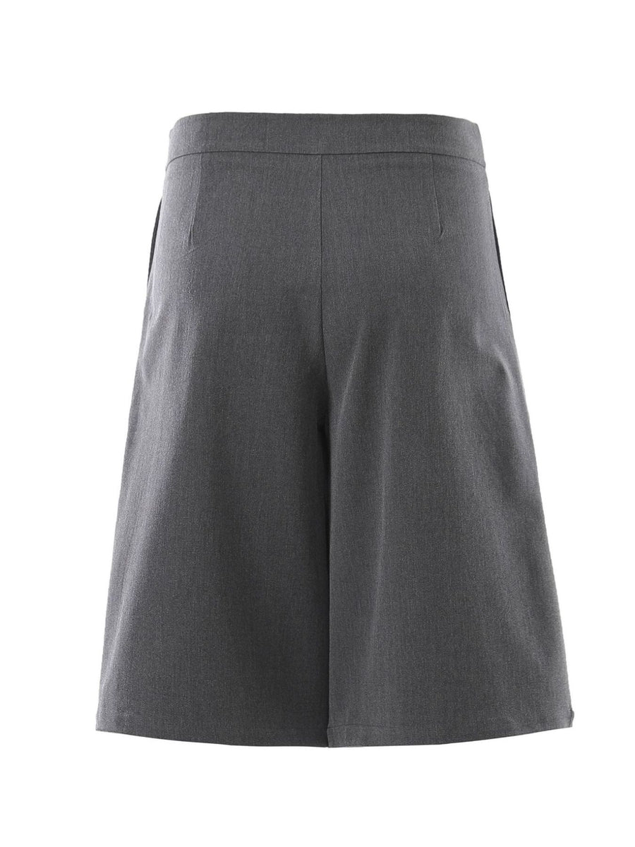 95%polyester,5%spandex Care instructions: Machine wash cold capris in Black with relaxed silhouette