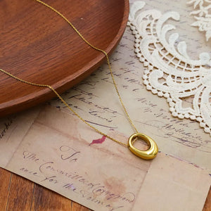 necklace in gold featuring 18K gold-plated and regular fit