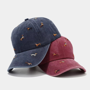 cap in navy blue featuring embroidered and fitted fit