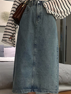 midi skirt in light blue featuring washed and straight fit
