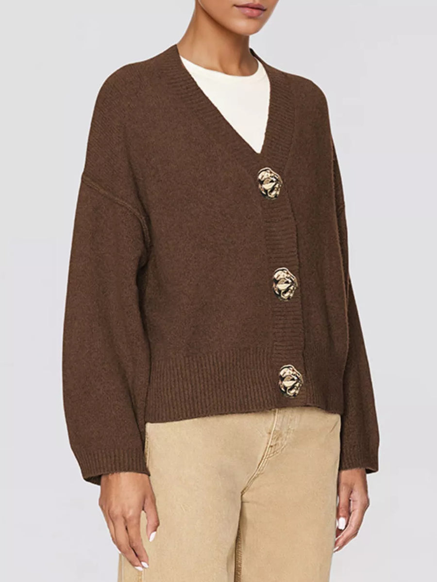 65% Recycled Polyester 13% Polyamide 13% Acrylic 6% Wool 3% Spandex Care instruc cardigan in Khaki with relaxed silhouette