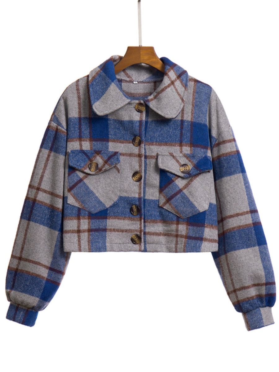 Chic plaid jacket in dark blue and gray with buttoned chest pockets and collar.