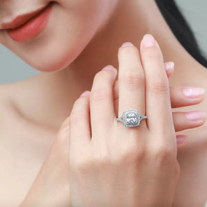925 sterling silver,Moissanite Carat weight: 5ct Care instructions: Avoid wearin ring in clear with regular silhouette