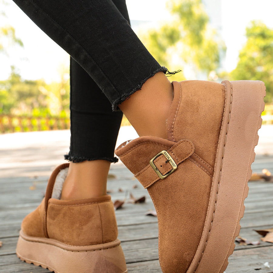 Black boots with ankle-length and slip-on