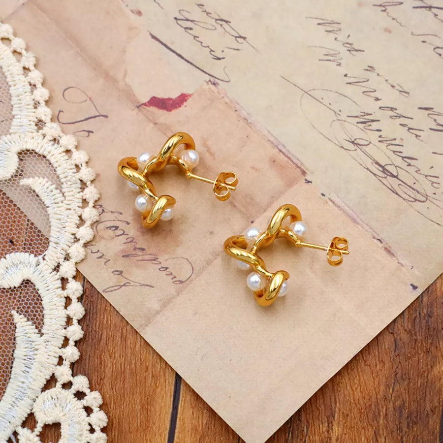 18k Gold-plated Pearl Earrings in cream with pearl embellishment